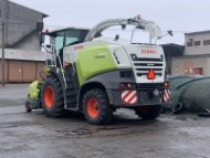 Řezačka CLAAS Jaguar 840 se senážní lištou CLAAS Pick Up 300 